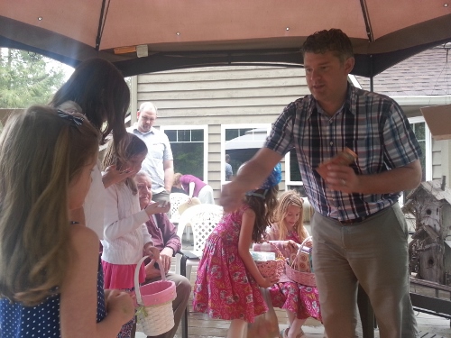 While we enjoyed catching up with family, Jon brought out some money for Sudan for the girls to keep!